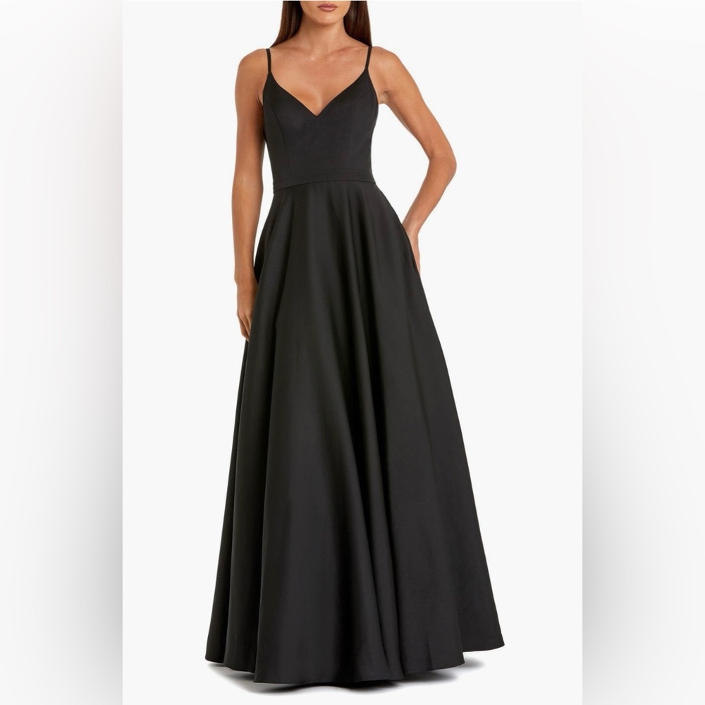MAC DUGGAL CLASSIC SLEEVELESS V NECK A LINE BALL GOWN